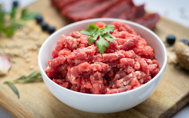 Sirova prehrana ne čini ljubimce agresivnima